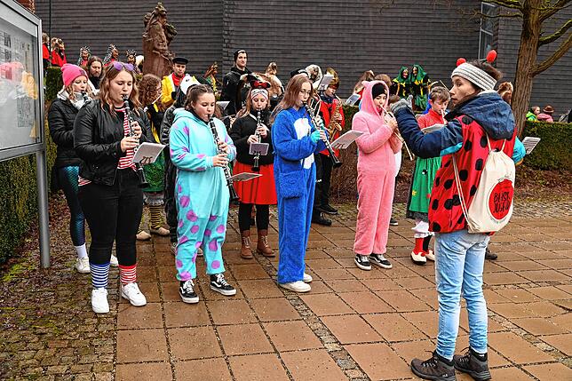 Bild 9: Hier sind die besten Bilder vom Rathaussturm in Tennenbronn und der Schulfasnet