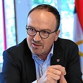 Oberbürgermeister Uli Burchardt setzt auf ein gutes Miteinander mit der Polizei, „die an unserer Seite steht und mit der wir ein ...