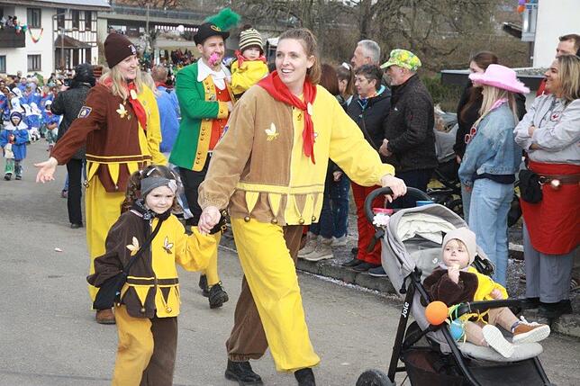Bild 9: Premiere: Erster Kinderzunftmeisterempfang und Umzug der Narren am Bodensee