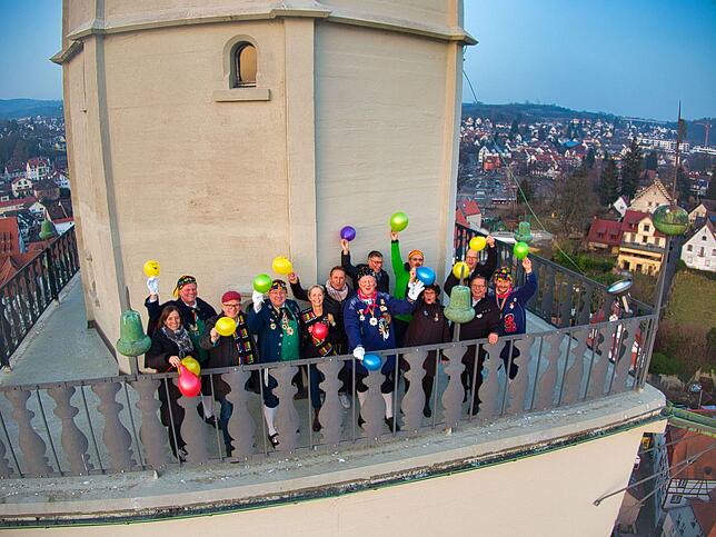 Freunde feiern Fastnacht. Julius Hiller steuerte die Drohne, Fotograf Achim Mende suchte den richtigen Winkel. So entstand dieses Bild ...