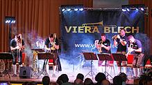 Fast drei Stunden lang rockte die Tiroler Gruppe im Haus des Gastes. Bild: Cornelia Liebwein