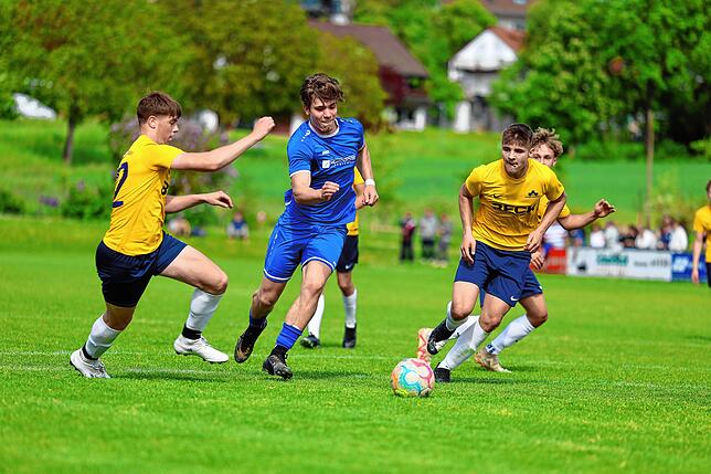 Bild 1: 6:0-Sieg im Spitzenspiel! A-Jugend der SG Dettingen-Dingelsdorf erobert Bezirksliga-Spitzenposition