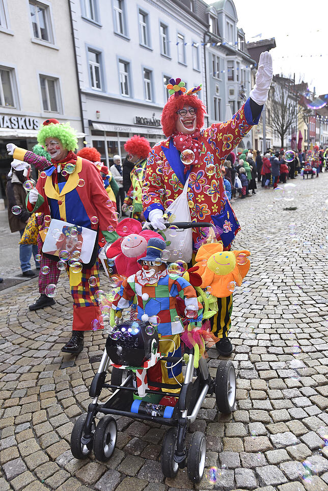 Bild 5: Bilder vom Umzug der Südstadtclowns am Fasnetmontag (Teil 2)