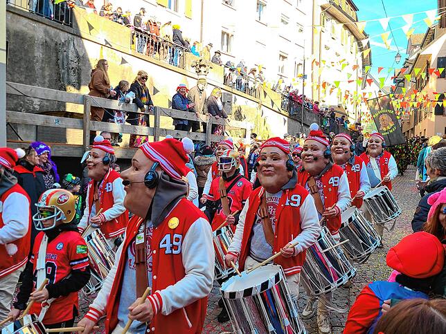 Der Tambourencorps Laufenburg glänzte mit guter Musik und ausgefallenen Kostümen.