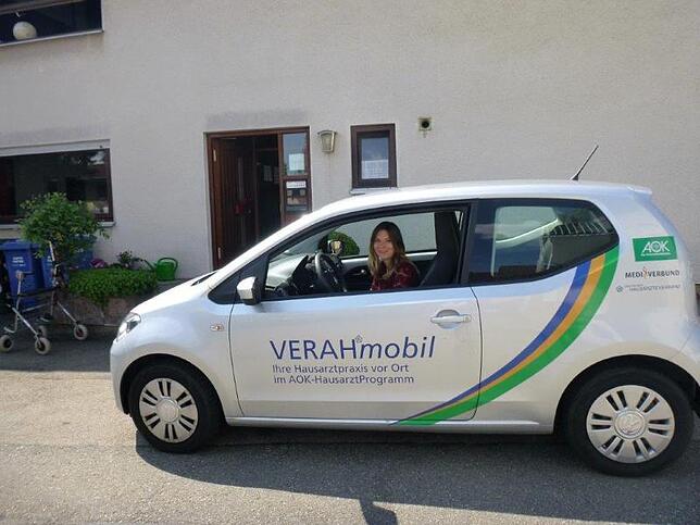 Sabrina von Briel ist mit dem Verah-Mobil unterwegs.