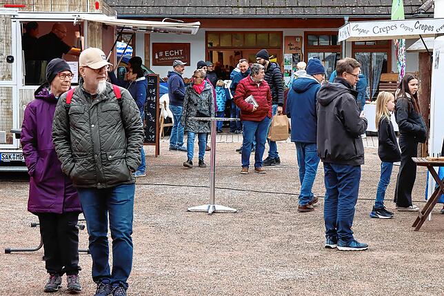 Bild 20: Regionales lockt auf den Mühlenplatz zum Naturparkmarkt