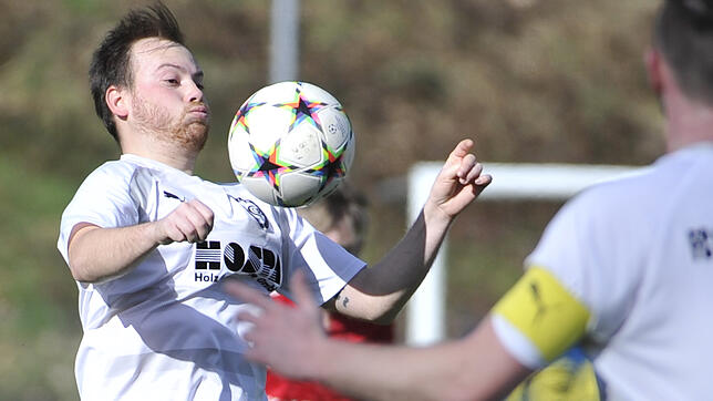 Frühe Führung: Nico Erhardt (links) traf bereits nach drei Minuten für den FC 08 Bad Säckingen beim 4:1-Erfolg gegen die Reserve des SV ...