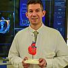 Ein Kardiologe mit Herz. Professor Sebastian Ewen, mit einem Herzmuskelmodell, ist seit Januar neuer ärztlicher Leiter der Kardiologie ...