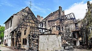 Von den Gebäuden ist praktisch nichts mehr übrig. 35 Personen verloren bei dem Brand in der Goldgrubengasse und Gerberstraße am 14. Juni ...