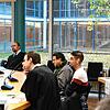 Vor Beginn der Prozesses: Die beiden Verteidiger Matthias Biskupek (hinten) und Michael Buschin (vorne) mit einem der Angeklagten ...