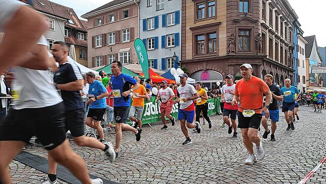 Durchhaltevermögen und Freude am Laufen zeigten wieder viele Läuferinnen und Läufer beim Trompeterlauf 2025 in Bad Säckingen.