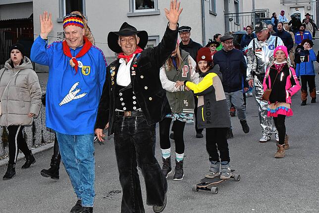 Bild 2: Narren feiern Rosenmontag mit Kindernachmittag und Fackelzug