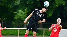Zweifacher Torschütze: Amin El-Ghazi (Mitte, im Spiel beim FC Tiengen 08) von der U23 des FV Lörrach-Brombach hat das Kellerduell der ...
