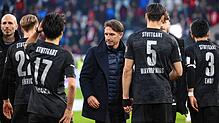 Beim 1:2 in Freiburg: Mit seinen Kickern war VfB-Trainer Bruno Labbadia zufrieden, gar nicht dagegen mit dem Videoassistenten.