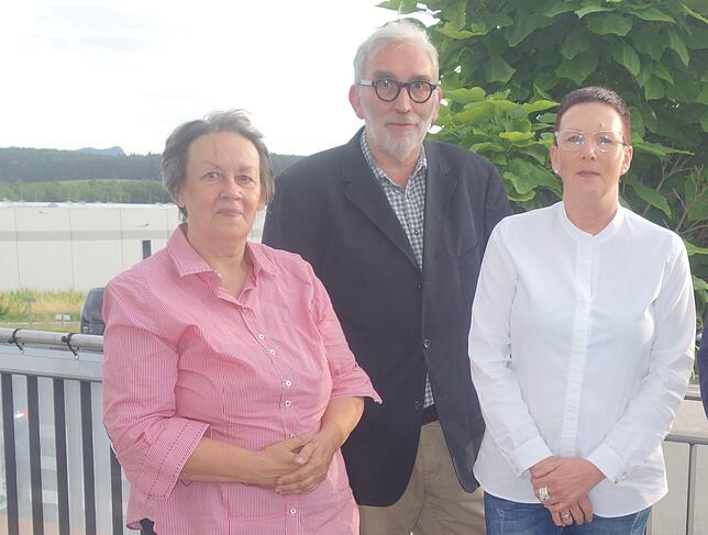 Sie bilden seit letztem Jahr den Vorstand des Vereins Marketing Engen: Der Vorsitzende Michael Kicherer (Mitte), seine Stellvertreterin ...