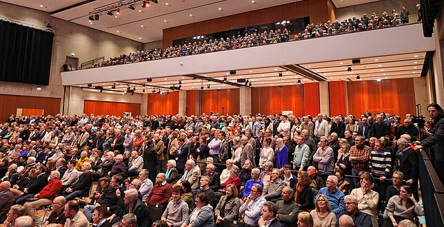 Die Singener Stadthalle war proppenvoll – etwa 1500 Menschen wollten den CDU-Kanzlerkandidat erleben.