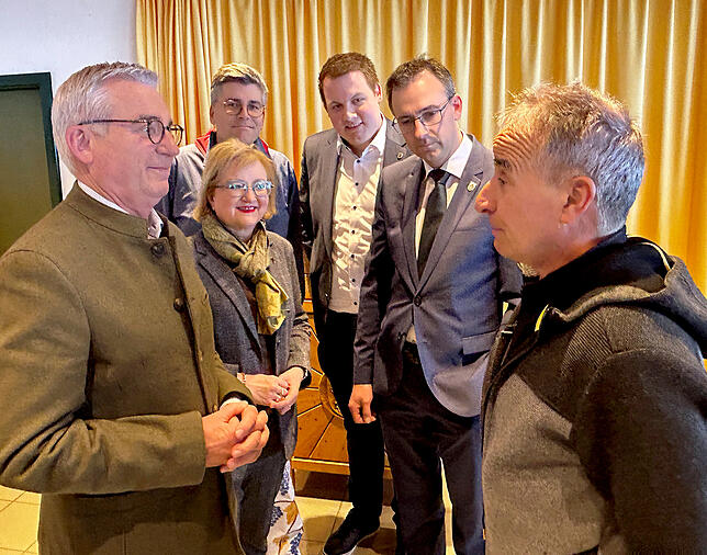 Innenminister Thomas Strobl, Landtagsabgeordnete Sabine Hartmann-Müller, Landrat Dr. Martin Kistler, Landtagsabgeordneter Niklas Nüssle ...