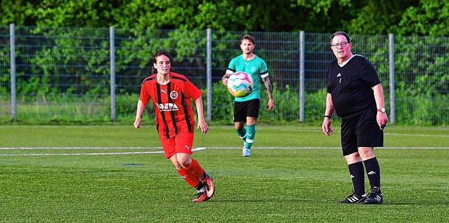 Bild 14: Mira Franzen spielt Fußball bei den Männern des FC 08 Bad Säckingen II – wir haben Fotos!