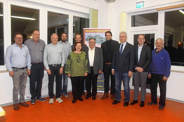 Sie alle stehen zur Hilfe für die Menschen in der Ukraine. Ganz gleich ob neu gewählte Personen im Amt, Schirmherr, Bürgermeister oder ...