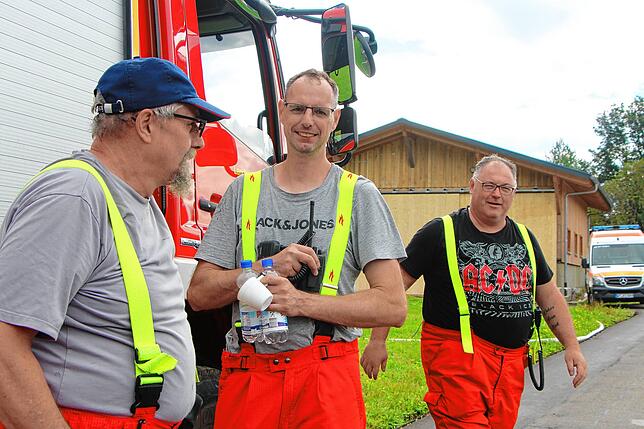 Bild 32: Scheune brennt: Bilder vom Großeinsatz der Feuerwehr in Bernau-Goldbach