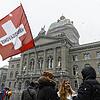 Demonstration vor der Volksabstimmung über die Coronamaßnahmen am vergangenen Sonntag in Bern: Die Stimmung in der Schweiz erinnert ...