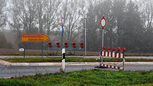 Ab dem Ost-Kreisel ist die Fahrbahn in Richtung Ostrach gesperrt.