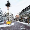 So sah der Radolfzeller Marktplatz am Schmutzigen Dunschtig 2021 aus: Der Christbaum wurde zum Narrenbaum, dies war auch die einzige ...