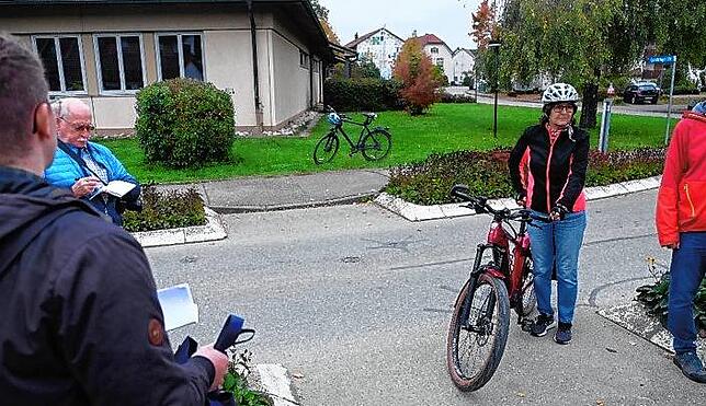 Die Überquerungsfurt Lauchringer Straße beim Kindergarten Oberlauchringen. Hier gäbe es folgende Lösungsansätze: Einen Fußgängerüberweg ...