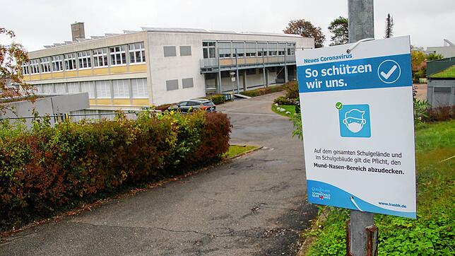Bereits im Oktober mussten an den Kaufmännischen und Hauswirtschaftlichen Schulen (KHS) in Donaueschingen Schüler in Quarantäne ...