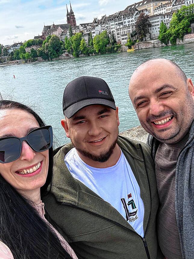 Wiedersehensfreude: Antonina Kardash mit ihrem Sohn Mykola Zdor und ihrem Mann Olexiy Balyuta (von links).