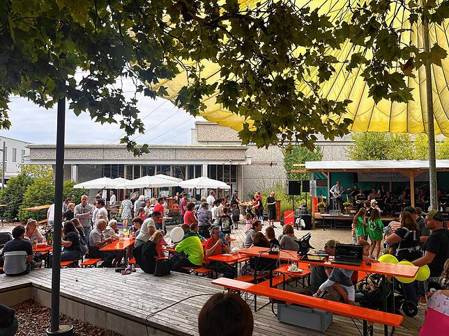 Bild 7: Mit guter Laune gegen das schlechte Wetter beim Familientag in Wutöschingen
