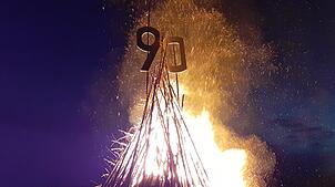Zum 90. Geburtstag des Steigemer Funkens wird die Hexe durch eine 90 vertreten.