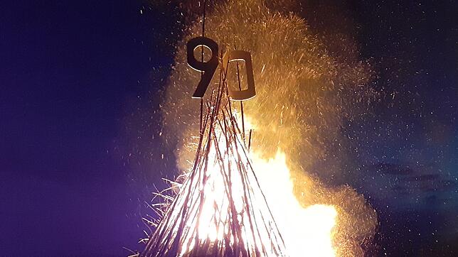 Zum 90. Geburtstag des Steigemer Funkens wird die Hexe durch eine 90 vertreten.
