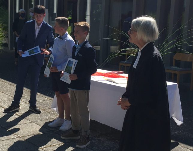 Noel Felsche, Ben Rieck und Kallist Vogel bei ihrer Konfirmation im Juli.