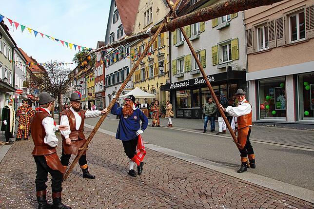Bild 3: Bilder vom Narrenbaum-Setzen in Stockach Teil 3