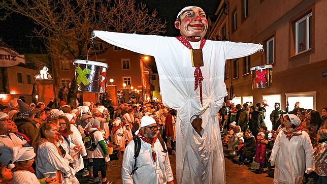 Am Mittwochabend ist es wieder soweit: Nach zwei Jahren Pause finde der traditionelle Hemdglonkerumzug &ndash; hier ein Bild von einem ...