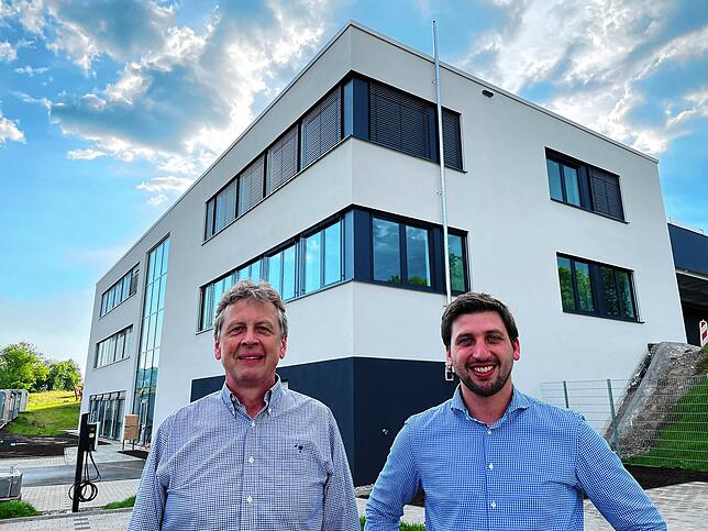 Die Bauherren freuen sich auf den neuen Firmensitz: Günter und Dominik Ebi.