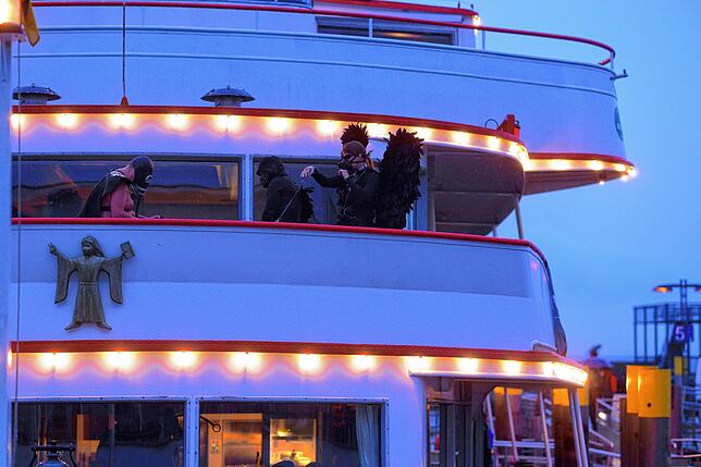 Bild 18: Leinen los fürs Torture Ship: Bilder vom Boarding in Friedrichshafen und Konstanz