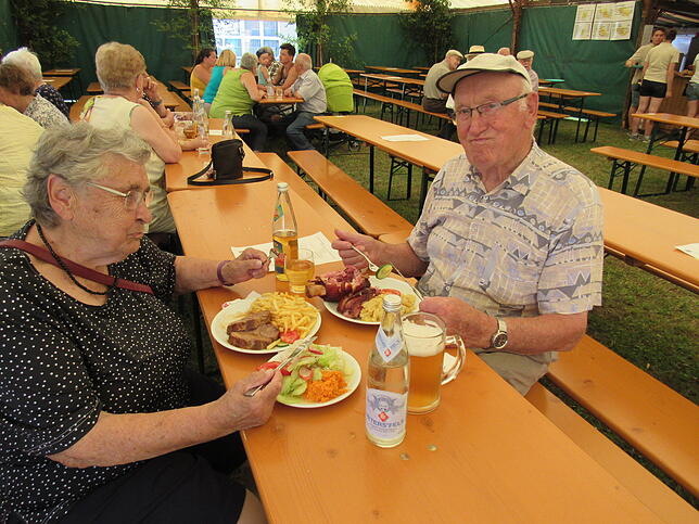 Bild 13: Bilder: Heißes Sommerfest in Engelswies mit Blaskapelle Peng