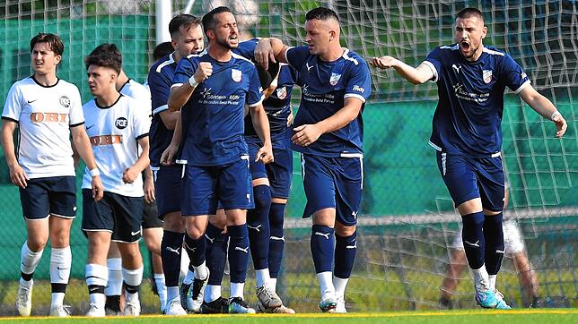 Jubel beim VfB Waldshut: Stjepan Kovacevic hatte per Kopf das Tor des Tages zum 1:0-Sieg gegen den FC Emmendingen erzielt.