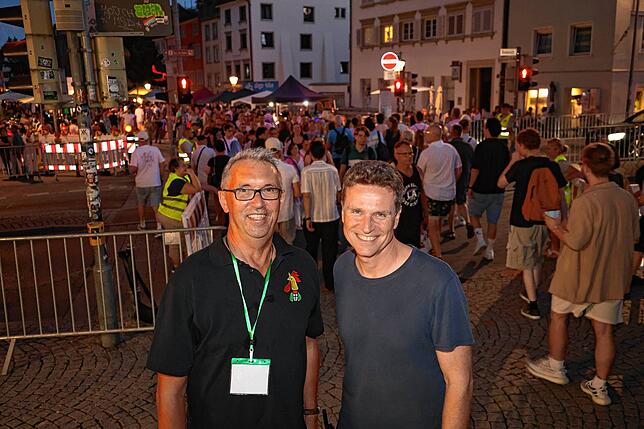 Bild 32: Die Massen strömen zum großen Flohmarkt. Hier gibt‘s die Fotos aus Konstanz