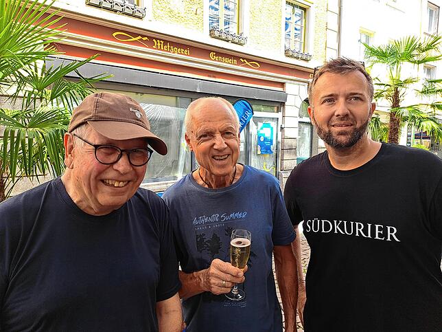 Bild 7: Gute Gespräche und Erfrischendes: SÜDKURIER bewirtet beim Städtle-Apéro in Tiengen
