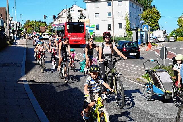 Bild 16: Bilder von der Fahrraddemo in Friedrichshafen