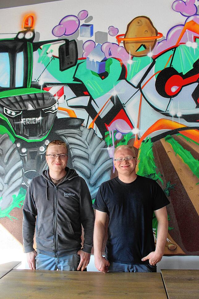 Die nächste Generation auf dem Hof: Dominik und Patrick Frick haben wie Vater und Großvater eine landwirtschaftliche Ausbildung.