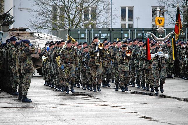 Soldatinnen und Soldaten können sich auf Kosten der Bundeswehr testen lassen, sofern „dienstlich benötigt“.