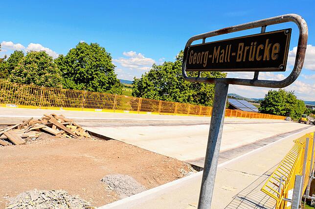 Die Georg-Mall-Brücke wird saniert. Der Verkehr soll vermutlich erst wieder im August rollen.