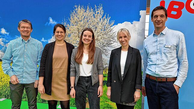 Das Messe-Team zeigt sich zufrieden mit dem Ergebnis: Klaus Wellmann (links), Geschäftsführer der Messe; Julia Graf, Projektleiterin; ...
