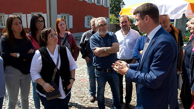 Nach den Protesten um die Entlassung von zwei FSJlern in Allensbach ist es zum versprochenen Gespräch zwischen Bürgermeister Stefan ...