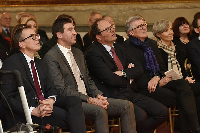 Unter den Gästen sind auch Landrat Sven Hinterseh, OB Erik Pauly und Bürgermeister Severin Graf.