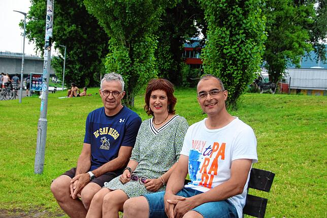 Bewohner, die sich nach wie vor mehr Unterstützung wünschen (von links): Thomas Martin, seine Frau Lisa und Matthias Martin.